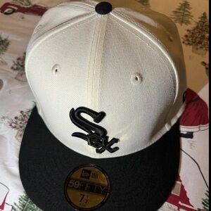 New Era 59fifty 7 1/2 White Sox Hat World Series 2005